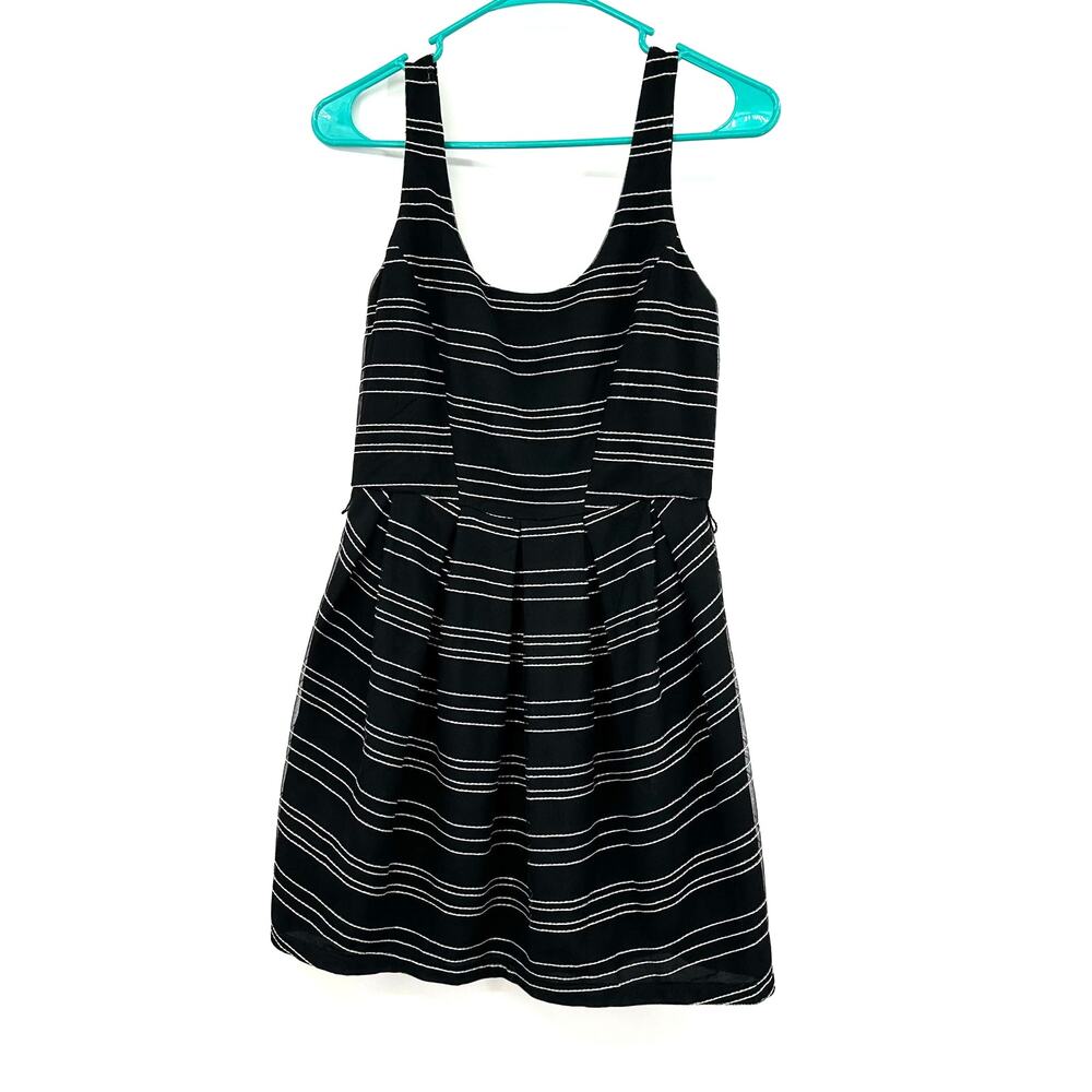 BCBGeneration Size 4 Dress‎ Black & White Stripe Sleeveless Thick Strap A Line